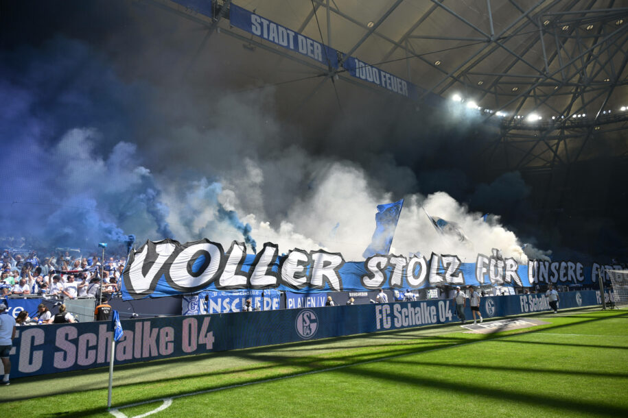 Schalke 04 wurde vom DFB-Sportgericht für das Fehlverhalten seiner Anhänger bestraft.